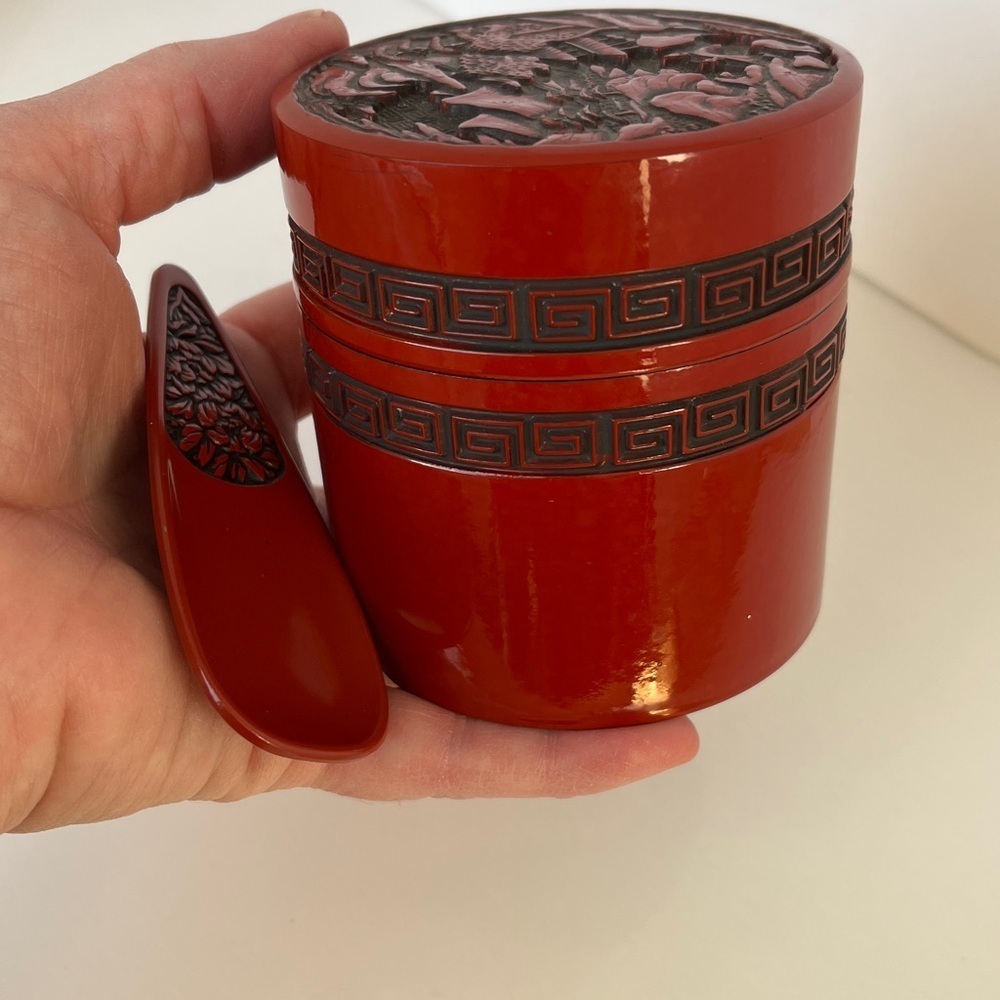 Vintage Chinese Cinnabar Lacquer Tea Caddy Jar with Spoon Red Carved Lid - Picture 15 of 15